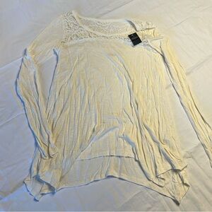 NWT Hollister lace blouse. Size M